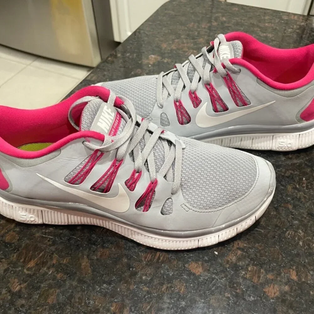 NIKE FREE‎ RUN 5.0 WOLF GREY AND HOT PINK SNEAKERS SZ 10 SPORTY RUNNING GYM YOGA